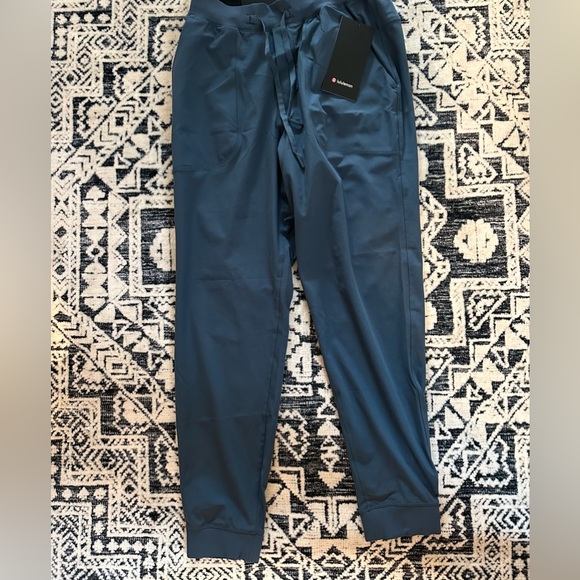 Men’s size small Lululemon ABC jogger - Picture 3 of 11